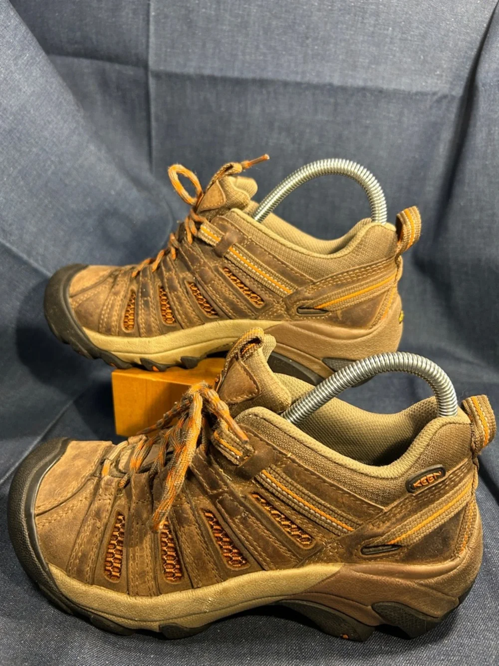 Keen leather lace up hiking shoes